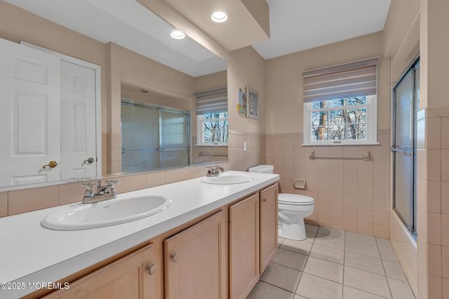 21 Old Queens Court, Eatontown, NJ 07724