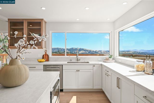 37 Corte Pinon, Moraga, CA 94556