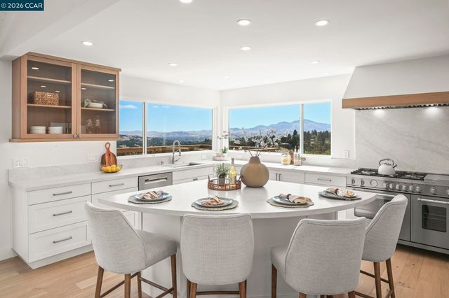 37 Corte Pinon, Moraga, CA 94556