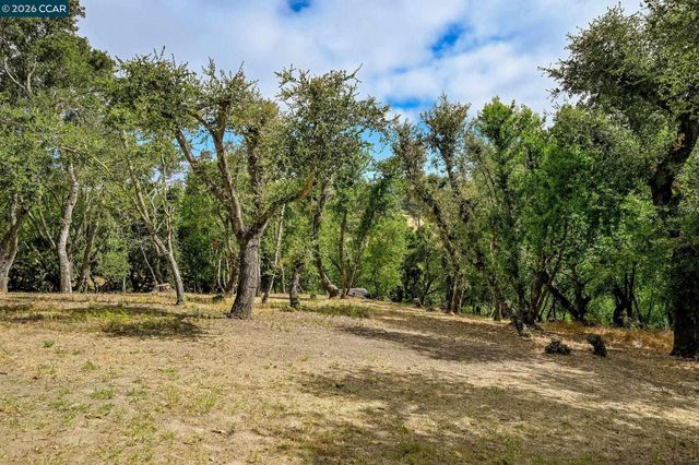 37 Corte Pinon, Moraga, CA 94556