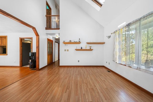 6 Marlboro Dr, Leicester, MA 01524