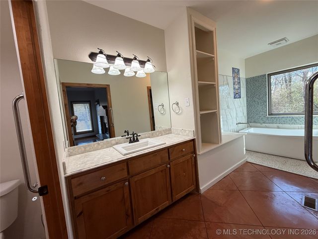 1001 N 64th Street West, Muskogee, OK 74401