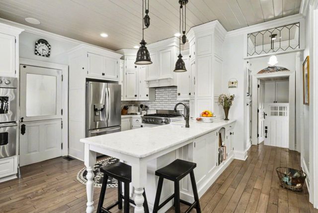 2325 Portage Road, Bertrand Twp, MI 49120