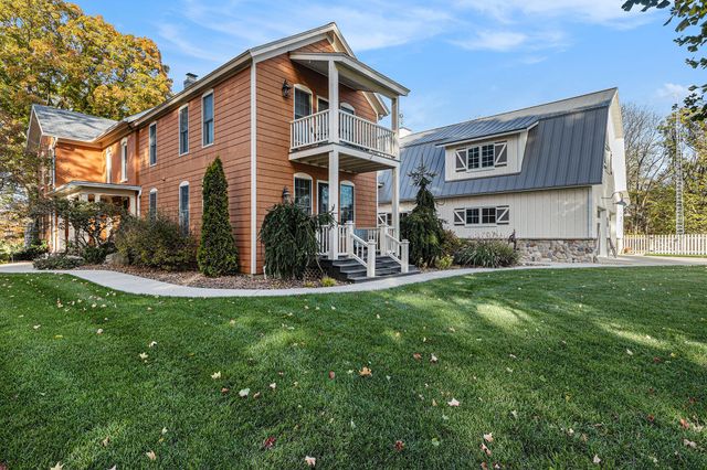 2325 Portage Road, Bertrand Twp, MI 49120
