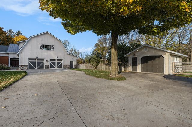 2325 Portage Road, Bertrand Twp, MI 49120
