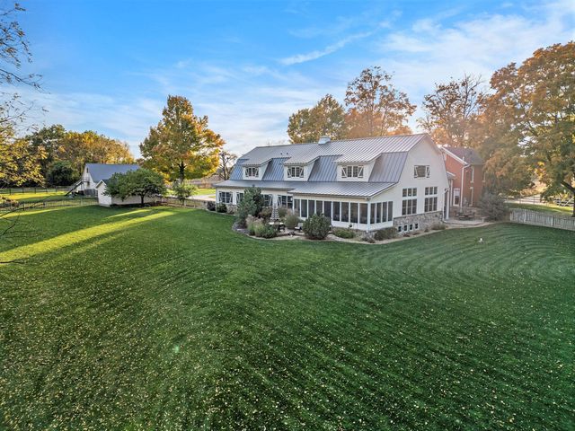 2325 Portage Road, Bertrand Twp, MI 49120