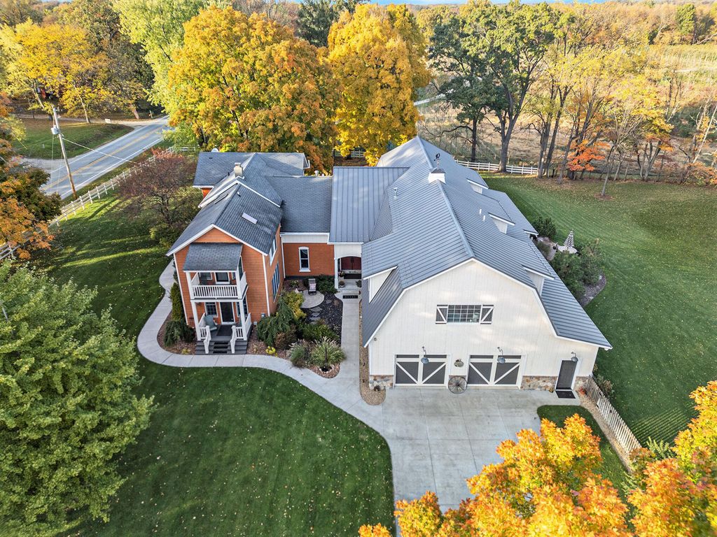 2325 Portage Road, Bertrand Twp, MI 49120