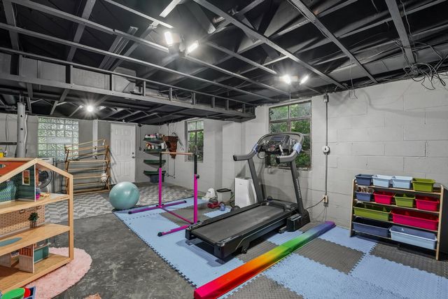 320 Frazier Dr, Neshannock Twp, PA 16105