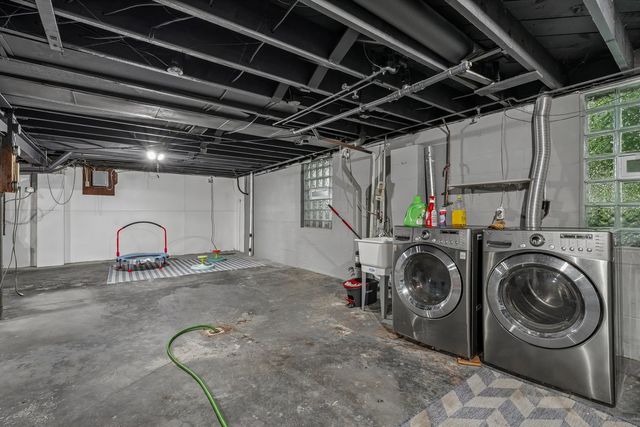 320 Frazier Dr, Neshannock Twp, PA 16105