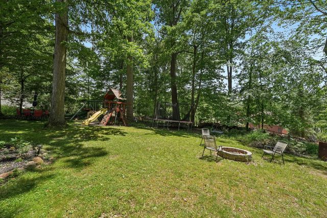 320 Frazier Dr, Neshannock Twp, PA 16105