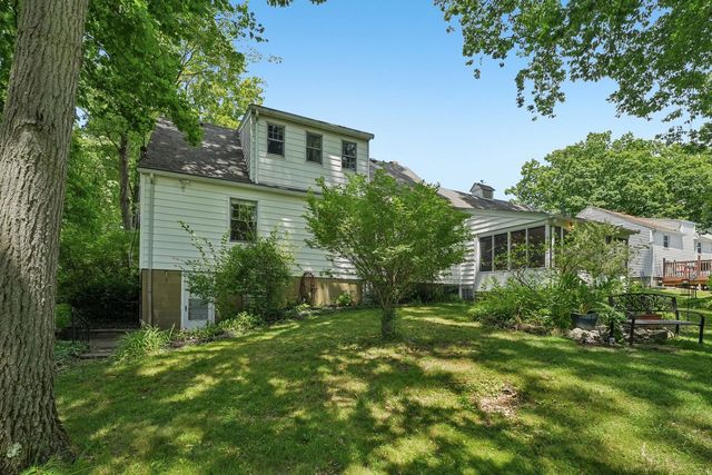 320 Frazier Dr, Neshannock Twp, PA 16105