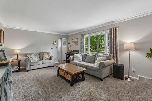 320 Frazier Dr, Neshannock Twp, PA 16105