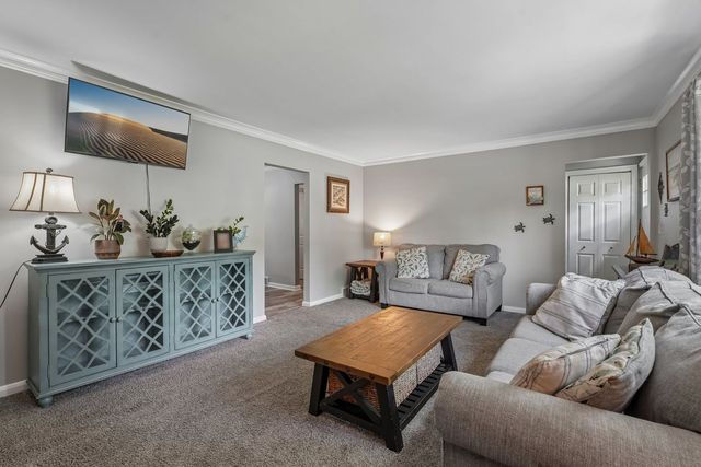 320 Frazier Dr, Neshannock Twp, PA 16105