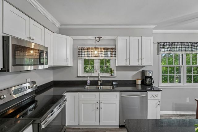 320 Frazier Dr, Neshannock Twp, PA 16105