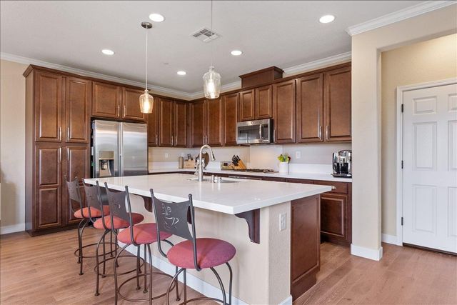 8400 Brooklyn Rd, Sacramento, CA 95829