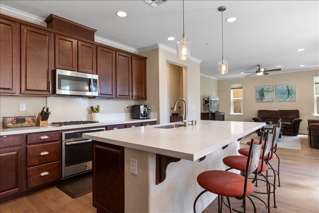 8400 Brooklyn Rd, Sacramento, CA 95829