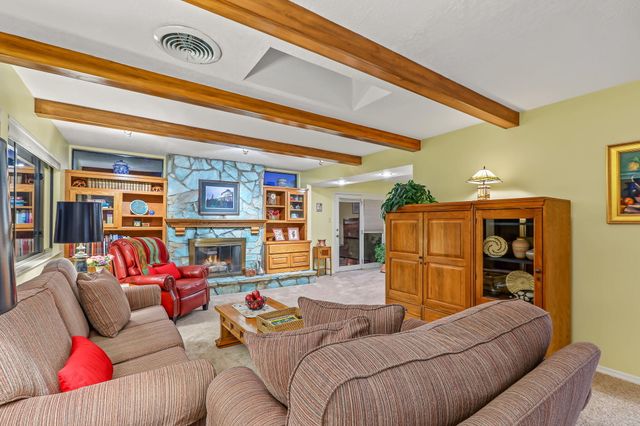 148 Whitetail Road NE, Albuquerque, NM 87122