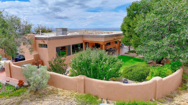 148 Whitetail Road NE, Albuquerque, NM 87122
