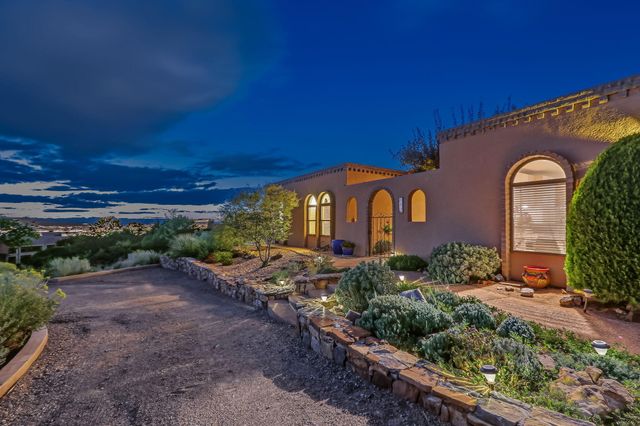 148 Whitetail Road NE, Albuquerque, NM 87122