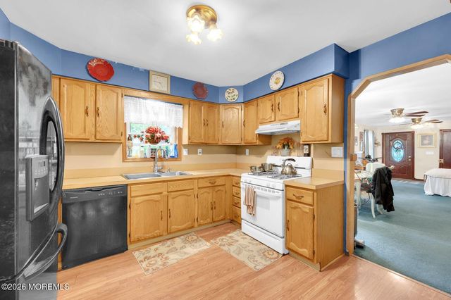 9 Holly Street, Keansburg, NJ 07734