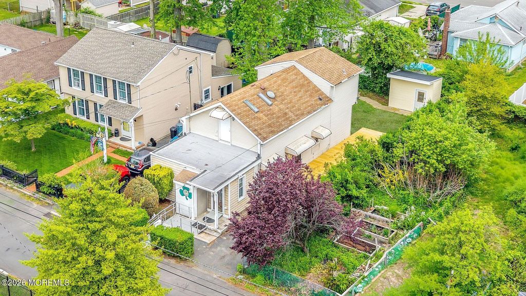 9 Holly Street, Keansburg, NJ 07734