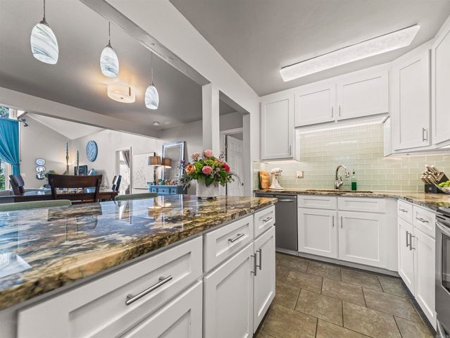 220 SUNSET BAY Road, Hot Springs, AR 71901