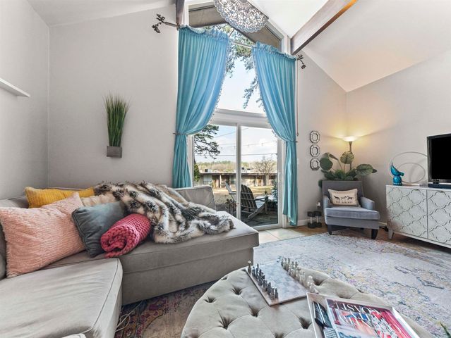 220 SUNSET BAY Road, Hot Springs, AR 71901