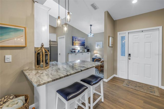 912 MYAKKA COURT NE, St Petersburg, FL 33702