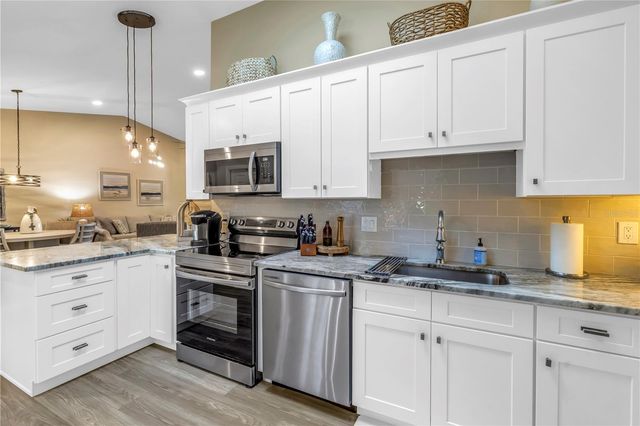 912 MYAKKA COURT NE, St Petersburg, FL 33702