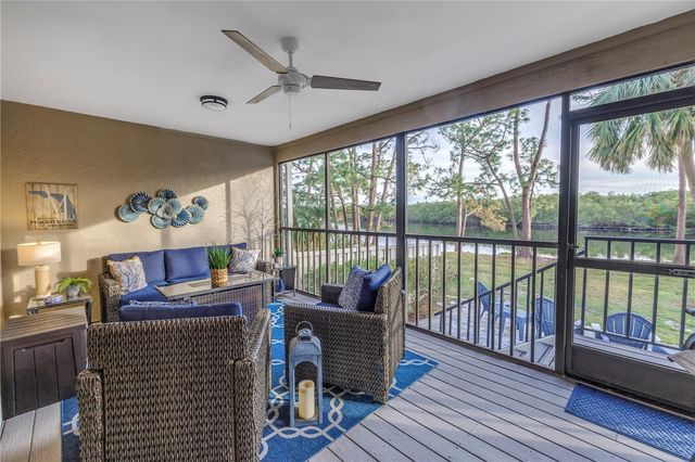 912 MYAKKA COURT NE, St Petersburg, FL 33702