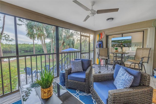 912 MYAKKA COURT NE, St Petersburg, FL 33702