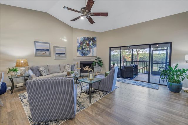 912 MYAKKA COURT NE, St Petersburg, FL 33702