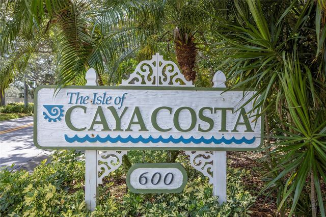 912 MYAKKA COURT NE, St Petersburg, FL 33702