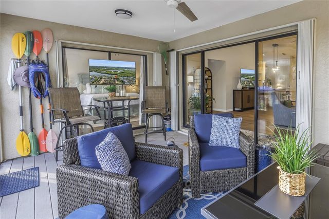 912 MYAKKA COURT NE, St Petersburg, FL 33702