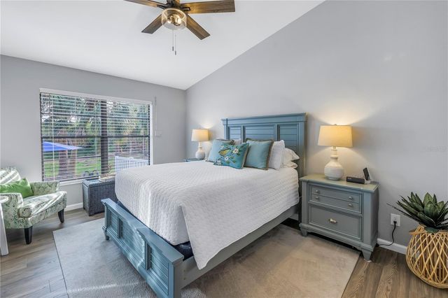 912 MYAKKA COURT NE, St Petersburg, FL 33702