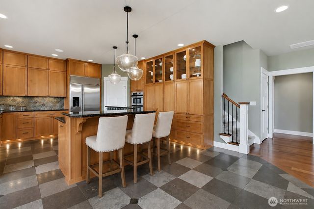 6402 Fairway Place SE, Snoqualmie, WA 98065