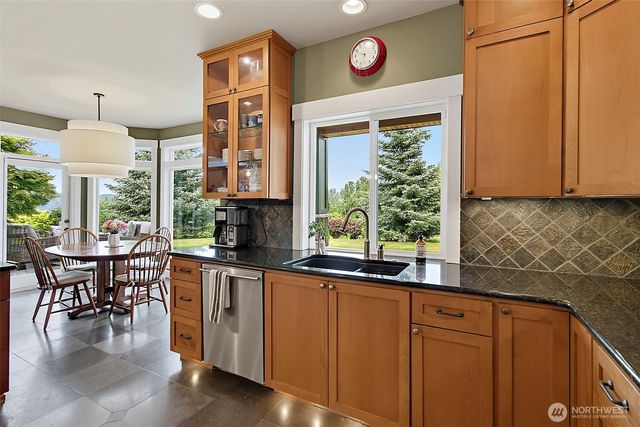 6402 Fairway Place SE, Snoqualmie, WA 98065