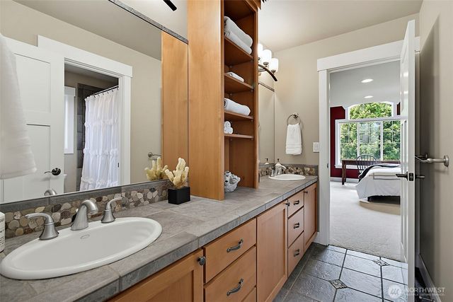 6402 Fairway Place SE, Snoqualmie, WA 98065