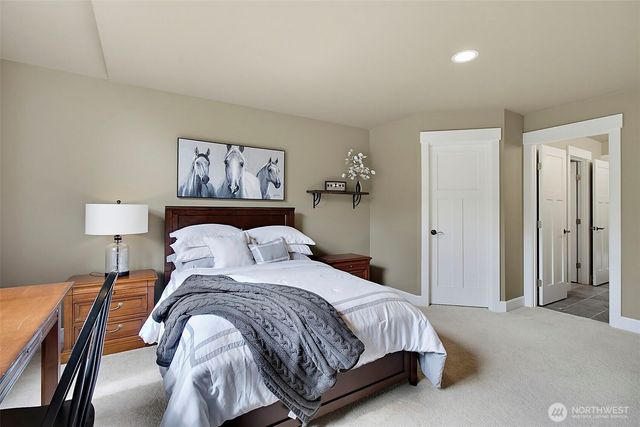 6402 Fairway Place SE, Snoqualmie, WA 98065