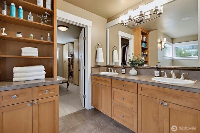 6402 Fairway Place SE, Snoqualmie, WA 98065