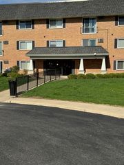 580 Lawrence Avenue 113, Roselle, IL 60172