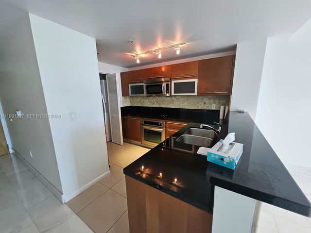 253 NE 2nd St 905, Miami, FL 33132