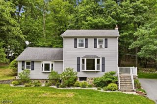 312 Lakeview Dr, Hampton Twp., NJ 07860