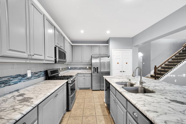 716 Candle Meadow Boulevard, Desoto, TX 75115