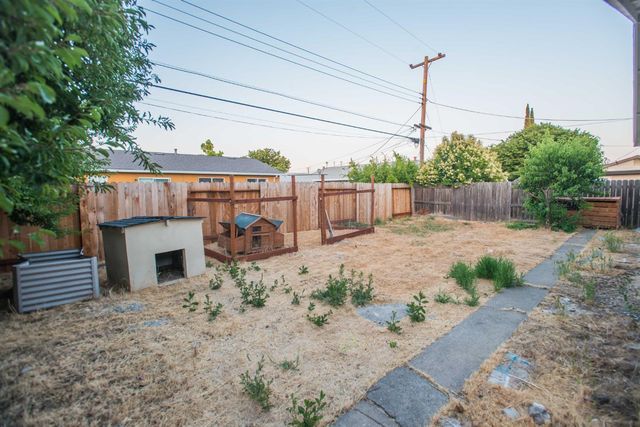 7559 Thorpe Way, Sacramento, CA 95822