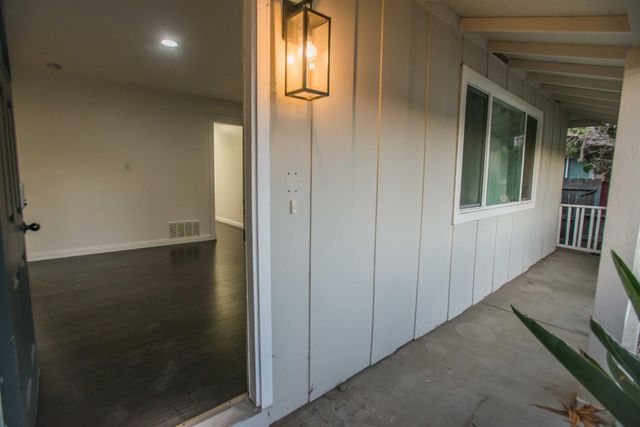 7559 Thorpe Way, Sacramento, CA 95822