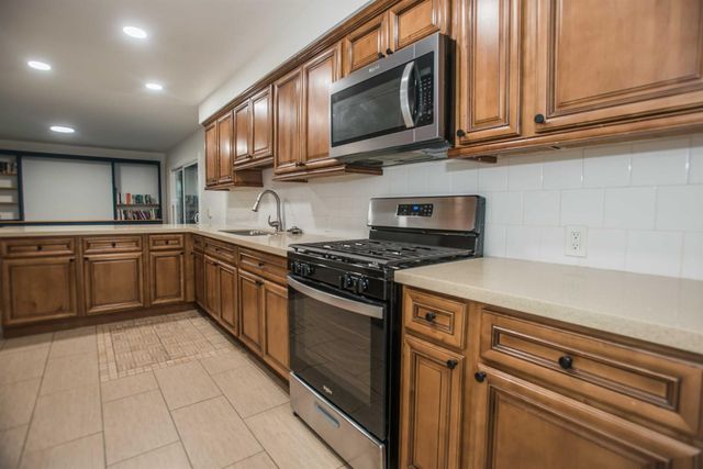 7559 Thorpe Way, Sacramento, CA 95822