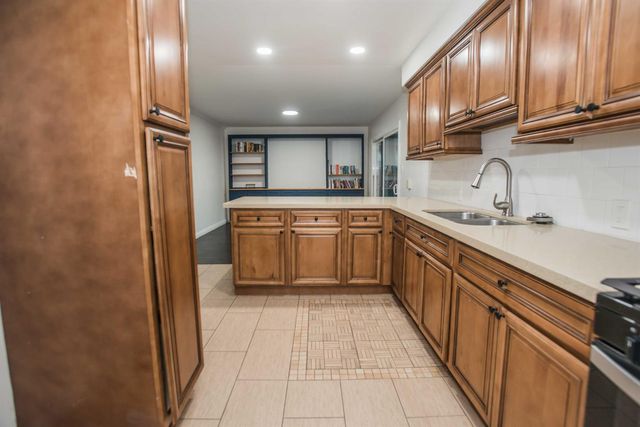 7559 Thorpe Way, Sacramento, CA 95822