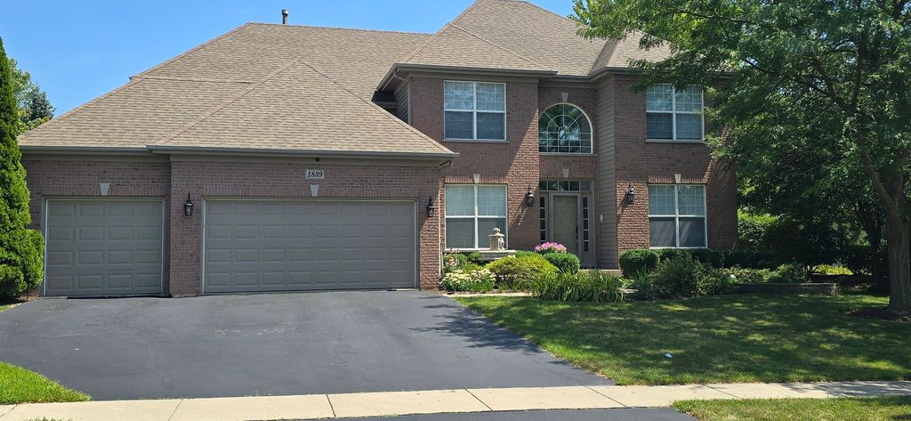 1839 Kings Gate Lane, Crystal Lake, IL 60014