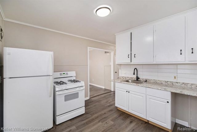 12849 Sarsfield Avenue, Warren, MI 48089